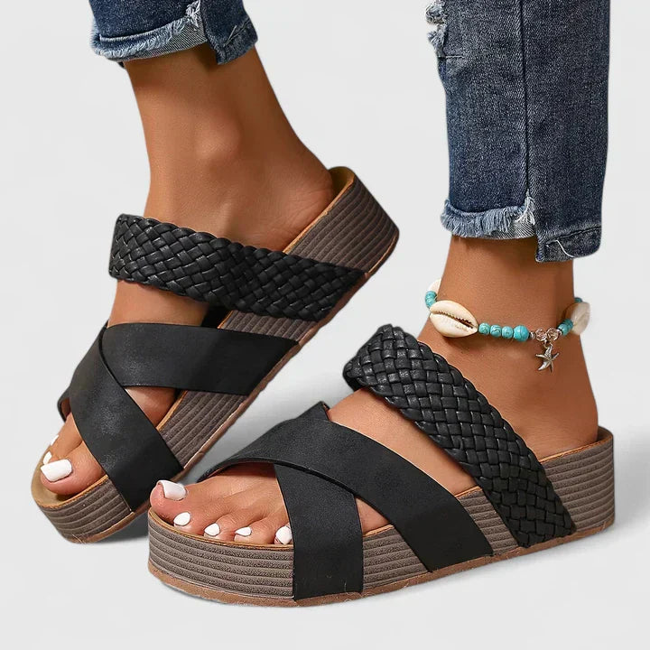 Black / 10