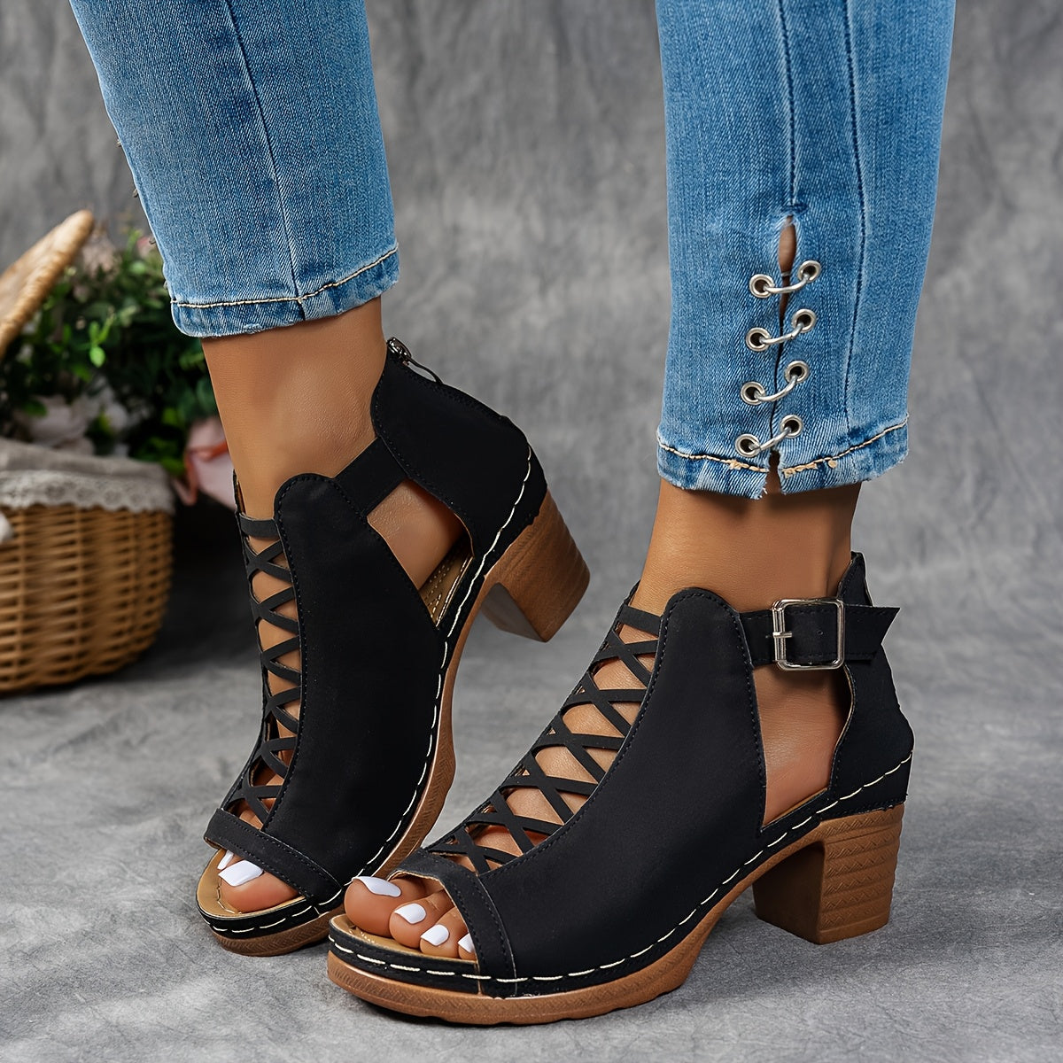 Black / 12